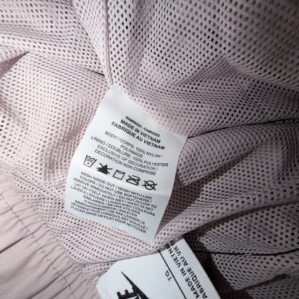 Nike Woven Cargo Shorts Pockets Woman's Size XL Loose Fit High Rise Lined Pink